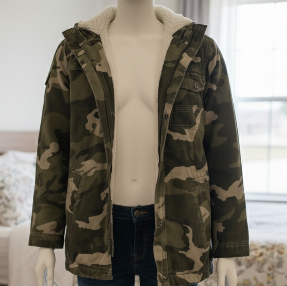 Old Navy Women's Camouflage Puffer Jacket